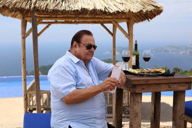 Кадры из фильма Добро пожаловать в Акапулько (Welcome to Acapulco)