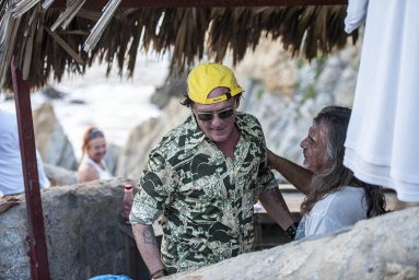 Кадры из фильма Добро пожаловать в Акапулько (Welcome to Acapulco)