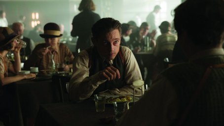 Кадры из сериала Вавилон-Берлин (Babylon Berlin)