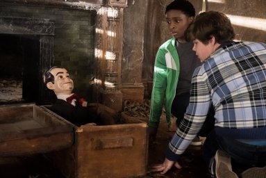 Кадры из фильма Ужастики 2: Беспокойный Хеллоуин (Goosebumps 2: Haunted Halloween) Кадры из фильма Ужастики 2: Беспокойный Хеллоуин (Goosebumps 2: Haunted Halloween)