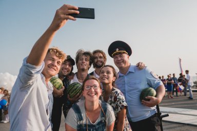 Кадры из фильма Крымский мост. Сделано с любовью