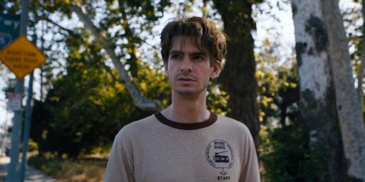 Кадры из фильма Под Сильвер-Лэйк (Under the Silver Lake)