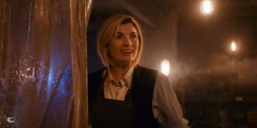 Кадры из фильма Доктор Кто: Женщина, которая упала на Землю (Doctor Who: The Woman Who Fell to Earth) Кадры из фильма Доктор Кто: Женщина, которая упала на Землю (Doctor Who: The Woman Who Fell to Earth)