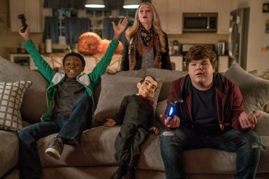 Кадры из фильма Ужастики 2: Беспокойный Хеллоуин (Goosebumps 2: Haunted Halloween) Кадры из фильма Ужастики 2: Беспокойный Хеллоуин (Goosebumps 2: Haunted Halloween)