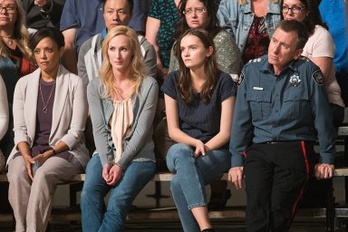 Кадры из сериала Стальная звезда (Tin Star)