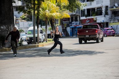 Кадры из фильма Добро пожаловать в Акапулько (Welcome to Acapulco)