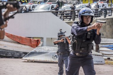 Кадры из фильма Добро пожаловать в Акапулько (Welcome to Acapulco)
