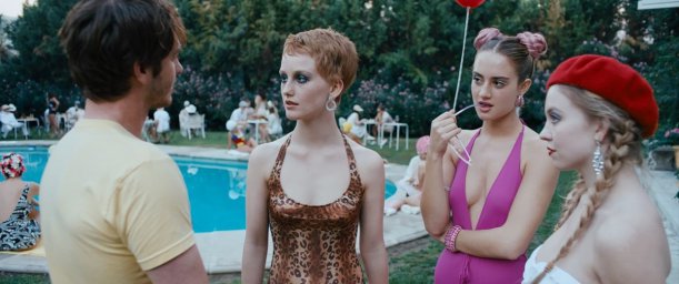 Кадры из фильма Под Сильвер-Лэйк (Under the Silver Lake)