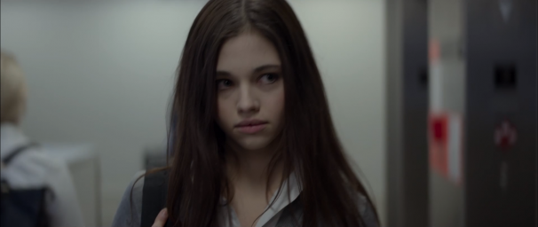 Кадры из фильма Тёмное зеркало (Look Away)