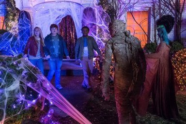 Кадры из фильма Ужастики 2: Беспокойный Хеллоуин (Goosebumps 2: Haunted Halloween) Кадры из фильма Ужастики 2: Беспокойный Хеллоуин (Goosebumps 2: Haunted Halloween)